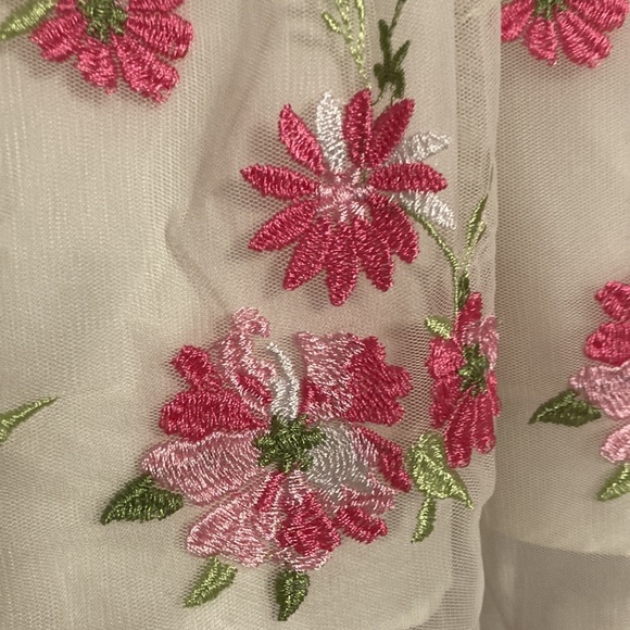 Gorgeous creamy white embroidered dress - Picture 3 of 5